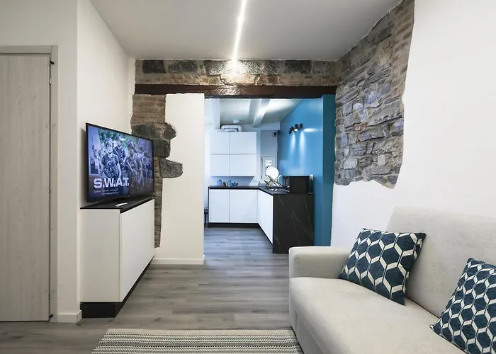 Blue Sapphire Cozy Flat In Center Of City