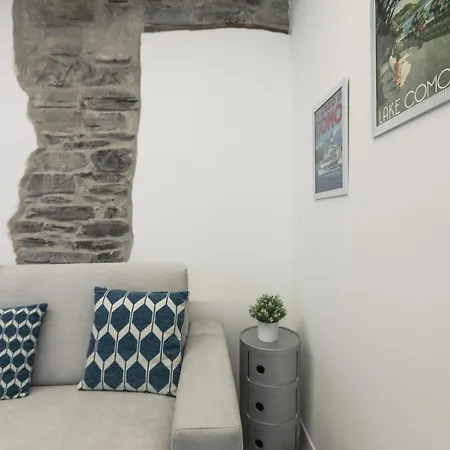 Blue Sapphire Cozy Flat In Center Of City